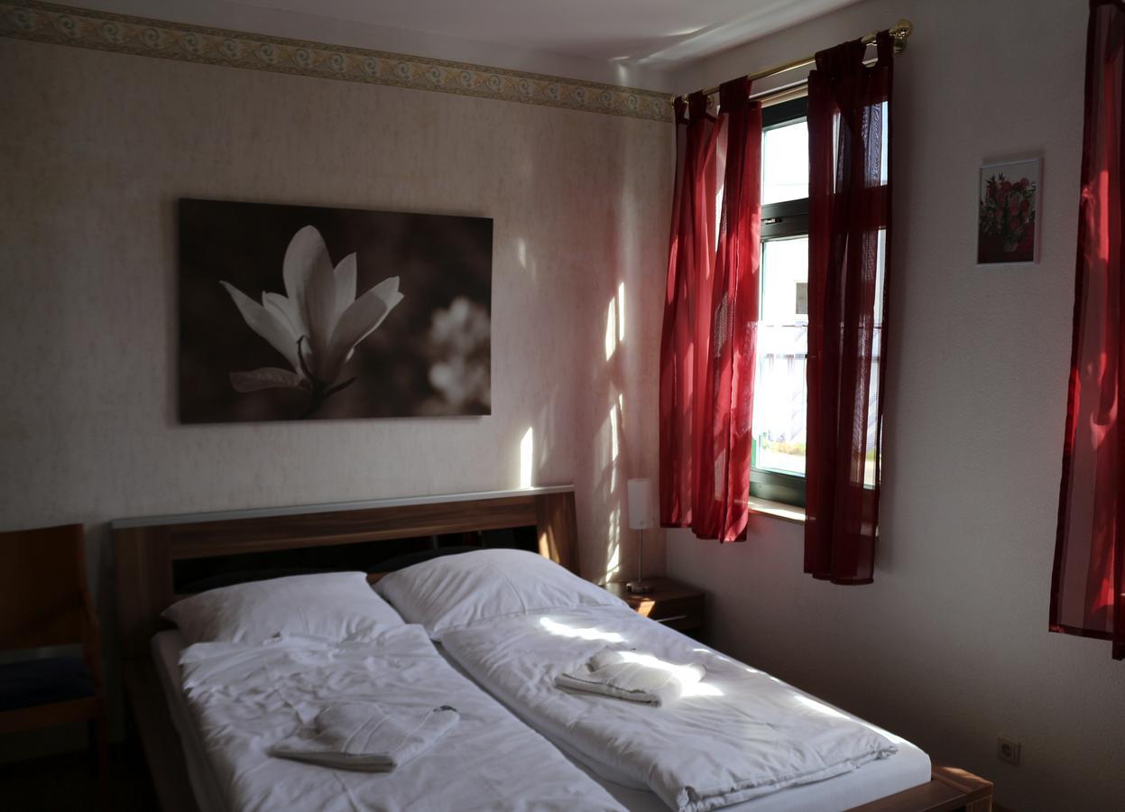 Gasthaus & Pension "Zur Rose" ワイマール エクステリア 写真