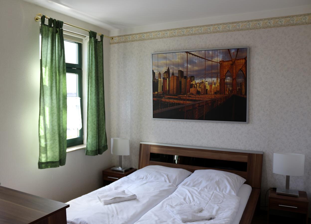 Gasthaus & Pension "Zur Rose" ワイマール エクステリア 写真